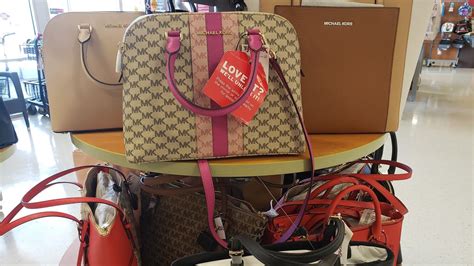 does tj maxx sell luggage